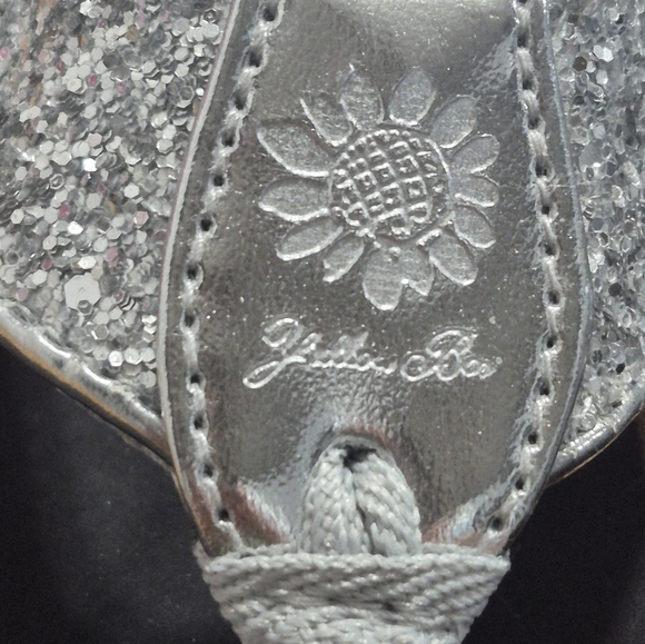 Yellow Box Black Sandals with Silver Glitter Straps Womens Size 9 - Picture 6 of 11